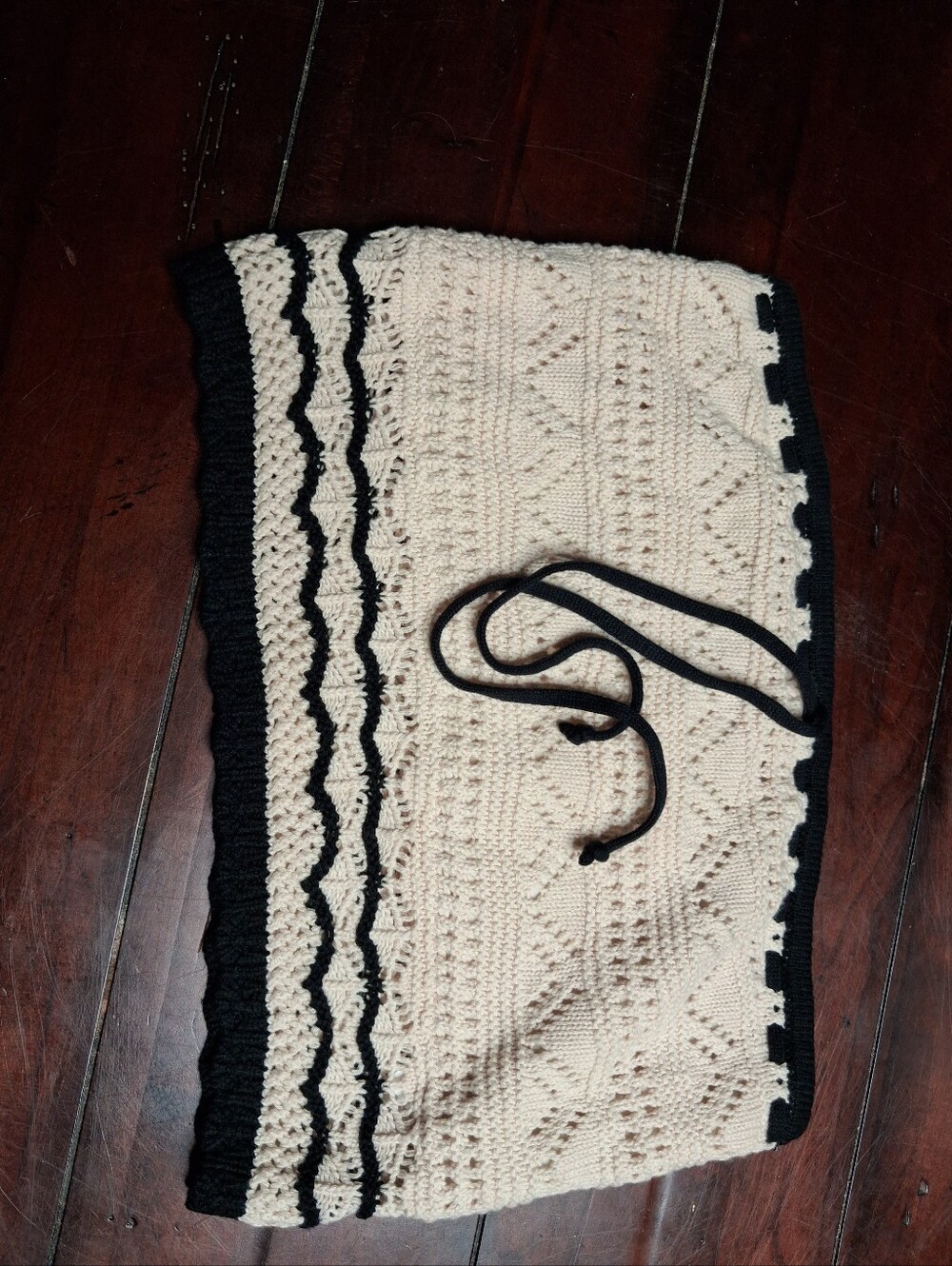 Hollister Cream and Black Crochet Knit Crop Top
